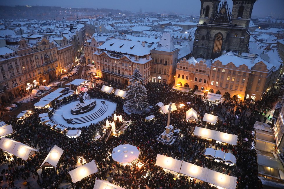 Na Staroměstském náměstí odstartovaly vánoční trhy. (2. prosince 2023)