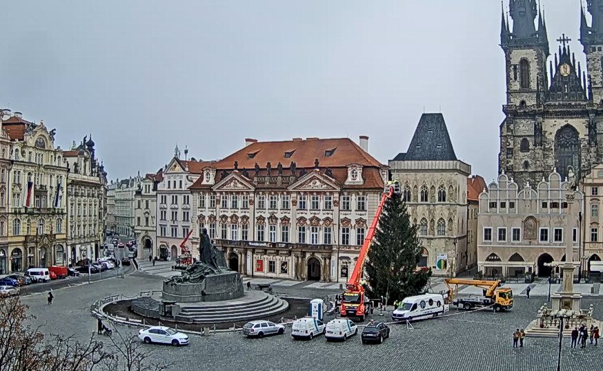 Vánoční strom na Staroměstském náměstí, 24. 11. 2020.