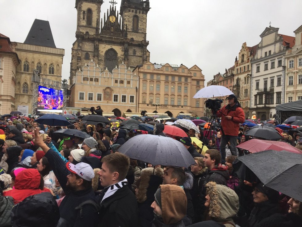 Na Staroměstském náměstí začal koncert Českého rozhlasu k výročí vzniku Československa.