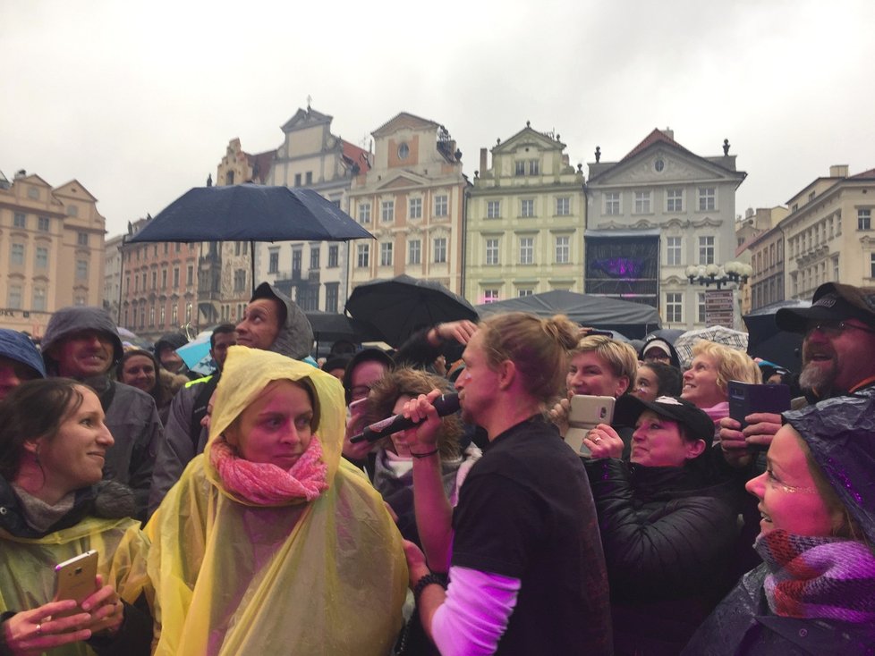 Na Staroměstském náměstí začal koncert Českého rozhlasu k výročí vzniku Československa.