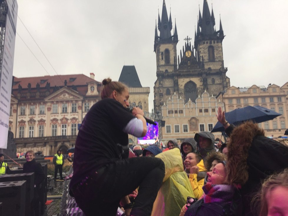 Na Staroměstském náměstí začal koncert Českého rozhlasu k výročí vzniku Československa.