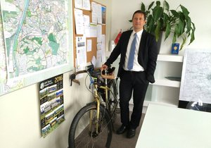Starosta Prahy 4 Petr Štěpánek jezdí na svém kole denně.
