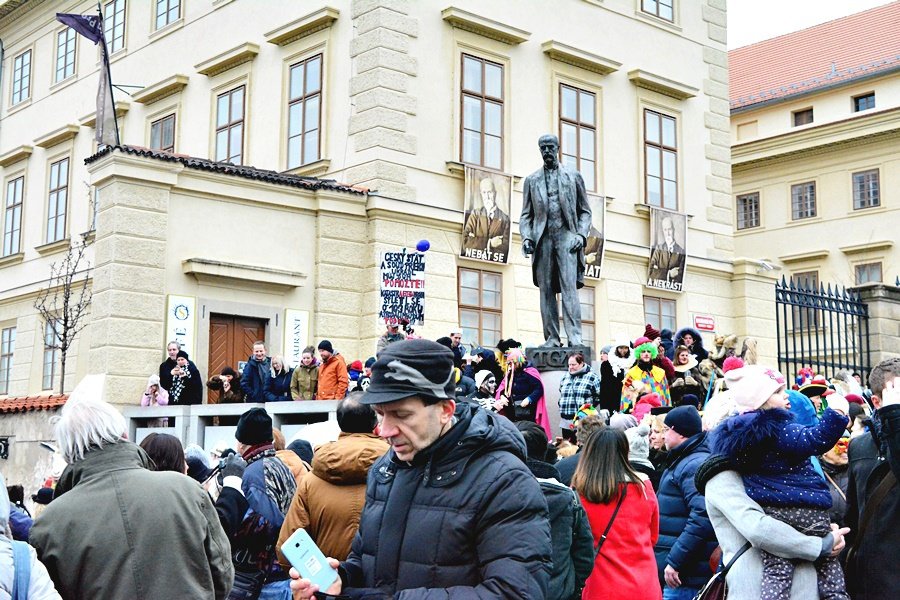 Malostranské masopustní veselí přilákalo několik stovek lidí, 2018.