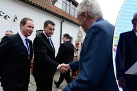 Zeman vyrazil do restaurace: Na sjezdu Starostů sledoval konec Gazdíka