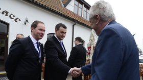 Miloše Zemana na sjezdu STAN přivítali Petr Gazdík a liberecký hejtman Půta