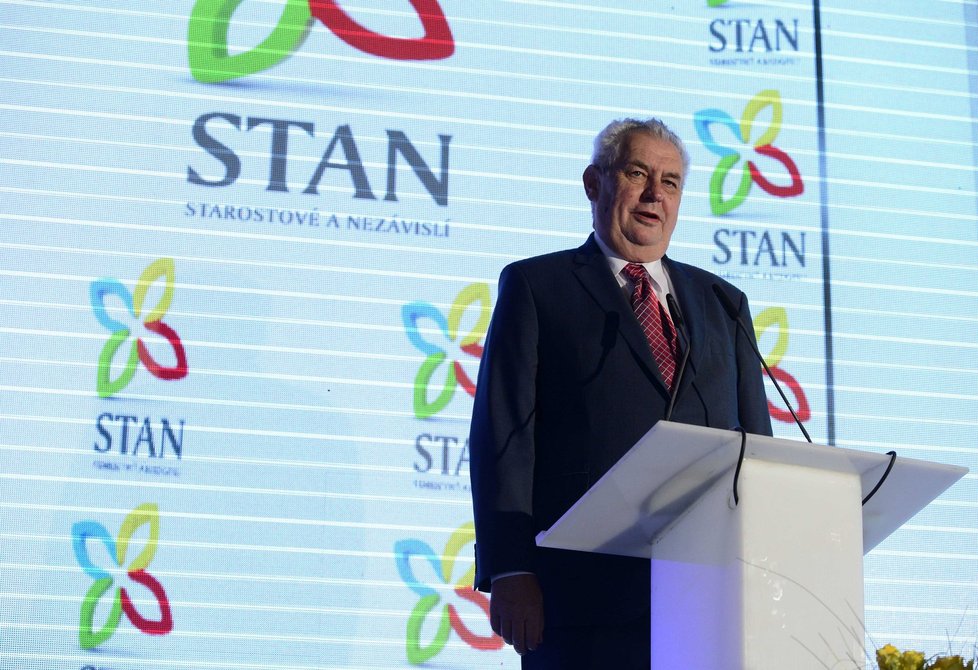 Miloš Zeman během proslovu na sjezdu STAN