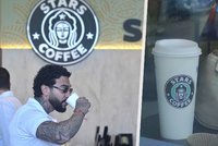 Po Mekáči mají Rusové i svůj „Starbucks“. Řetězec okopíroval logo, interiér i zástěry