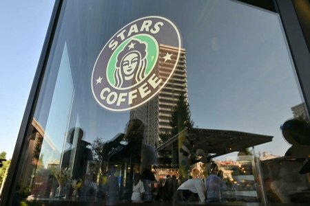 V Moskvě se otevřela první pobočka ruské verze Starbucks... Stars Coffee
