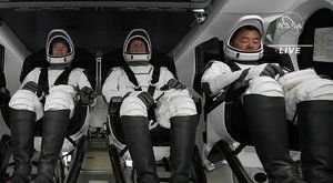 Zrecyklovaná raketa a první Evropan: Do vesmíru letí Crew Dragon od SpaceX