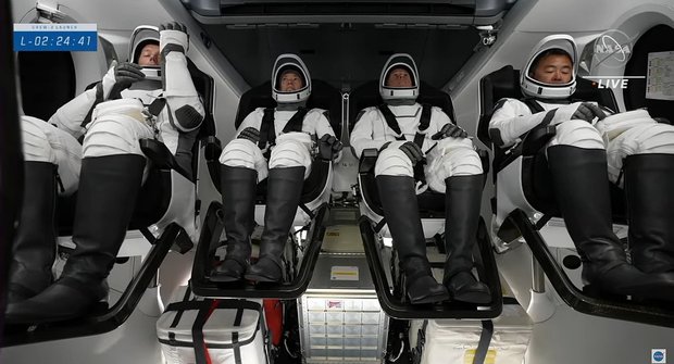 Zrecyklovaná raketa a první Evropan: Do vesmíru letí Crew Dragon od SpaceX