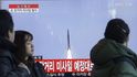 Start severokorejské rakety dlouhého doletu v jihokorejské televizi