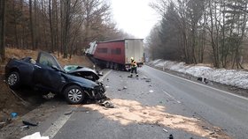 Vážná nehoda kamionu a automobilu u Starého Hrozenkova: Na místo musel letět vrtulník