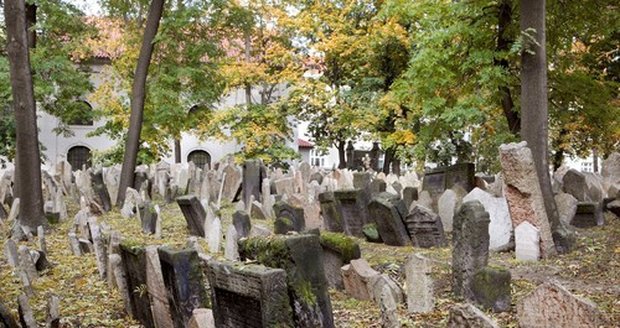 Bezdomovecký hřbitov funguje virtuálně, lidé na něm mohou upozorňovat na úmrtí lidí bez přístřeší a naposledy se rozloučit. (Ilustrační foto)
