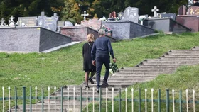 Pohřeb Nellky (†14), oběti útoku ve Staškově.