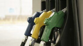 Ceny pohonných hmot dále klesají, benzin je pod 31 korunami.