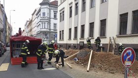 Vyklidili internát v Plzni: Praskly terče, které budovu kontrolují, nebezpečí prý ale nehrozí
