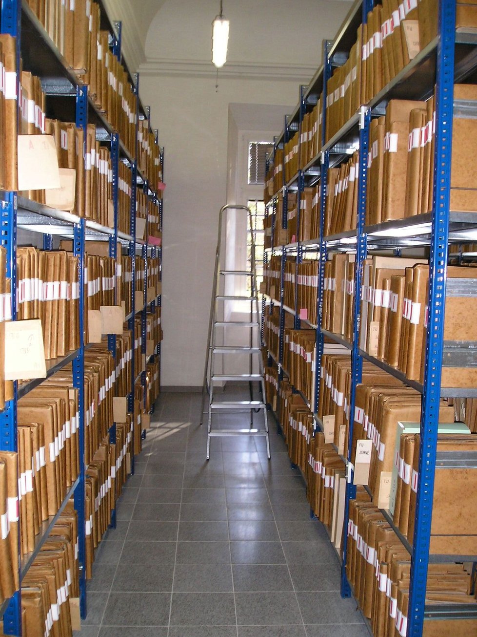 Státní oblastní archiv v Zámrsku, kde archivuje i hradecká fakultní nemocnice.