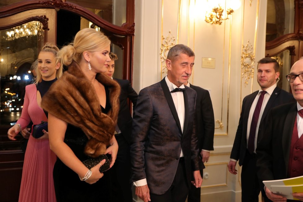 Premiér Andrej Babiš dorazil s celou rodinou.