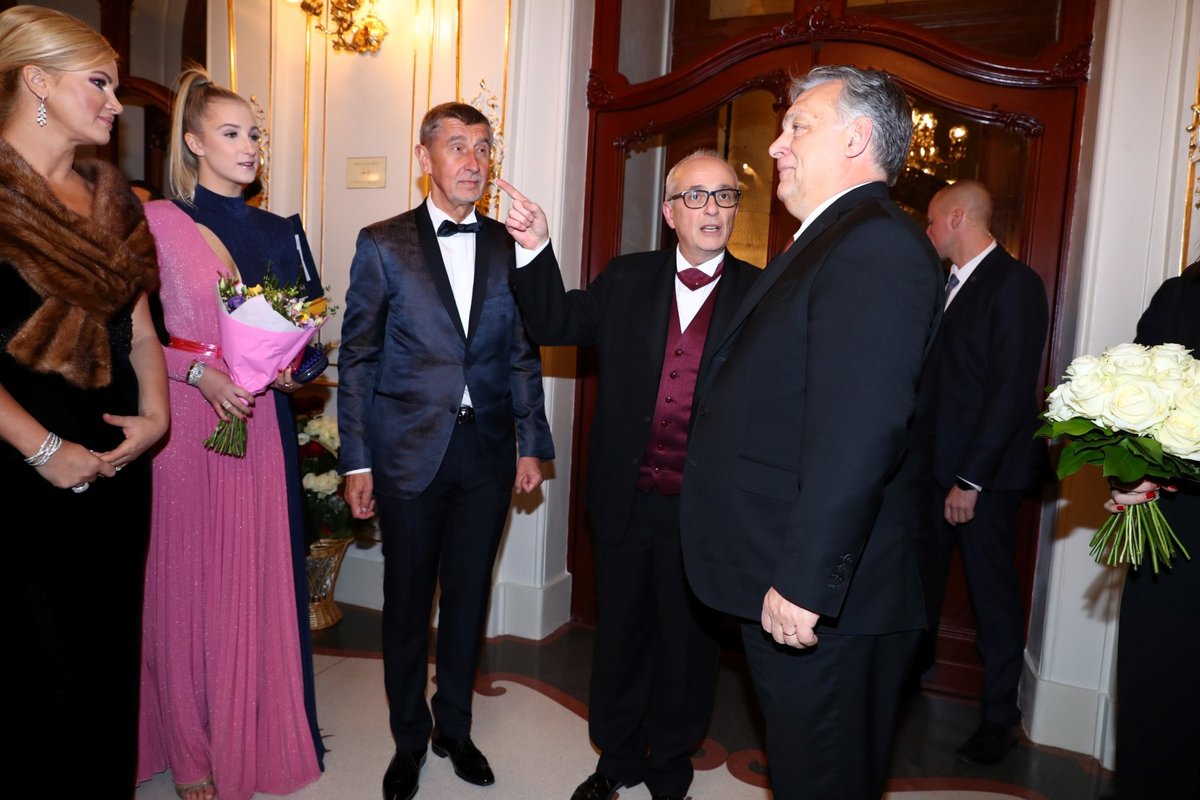 Na znovuotevření Státní opery přijel i maďarský premiér Viktor Orbán. Vítal ho premiér Andrej Babiš s celou rodinou.