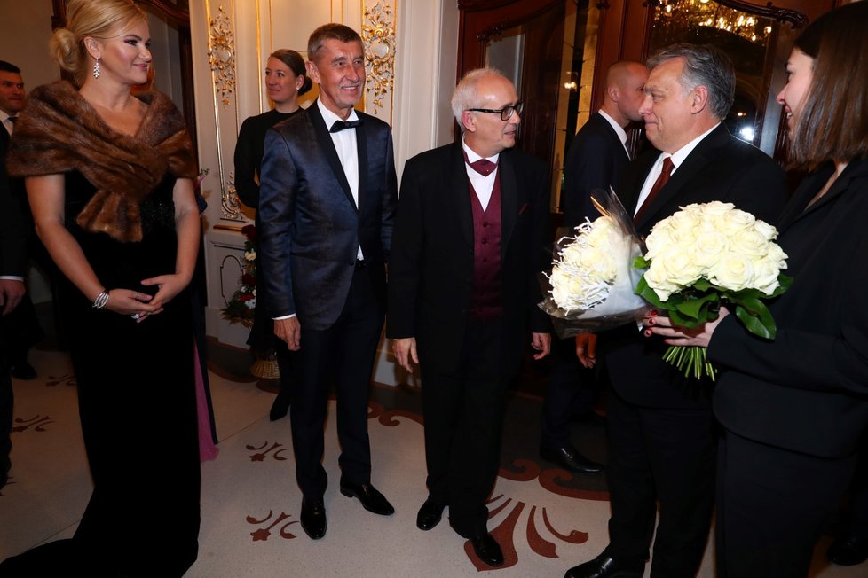 Na znovuotevření Státní opery přijel i maďarský premiér Viktor Orbán. Vítal ho premiér Andrej Babiš s celou rodinou.