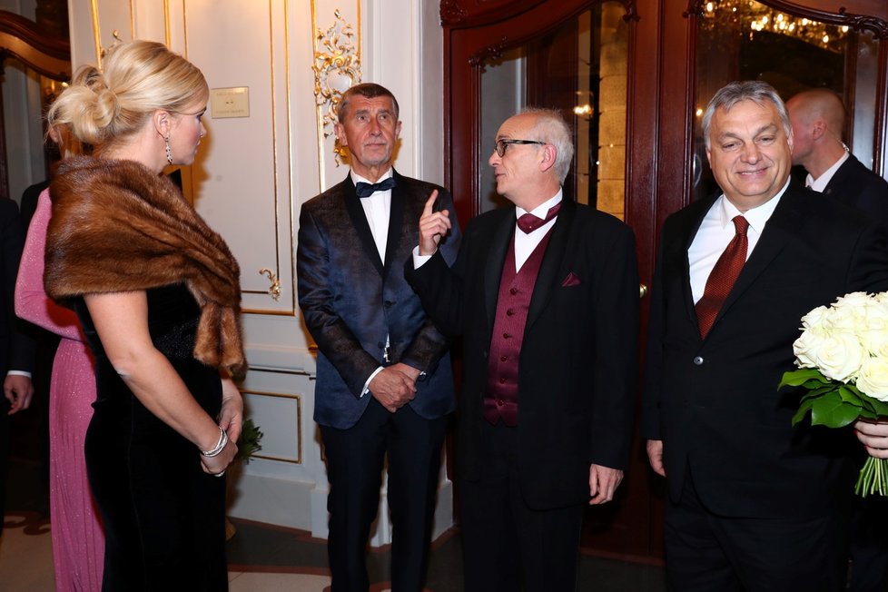 Na znovuotevření Státní opery přijel i maďarský premiér Viktor Orbán. Vítal ho premiér Andrej Babiš s celou rodinou.