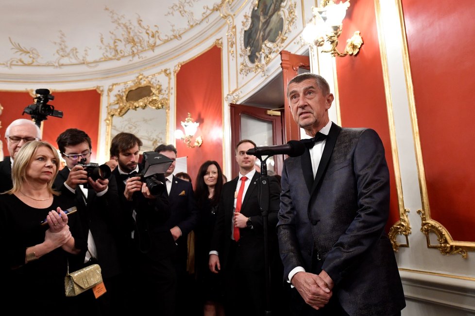 V Praze byla 5. ledna 2020 po rekonstrukci slavnostně otevřena Státní opera. Na snímku si zrekonstruované prostory prohlíží premiér Andrej Babiš.