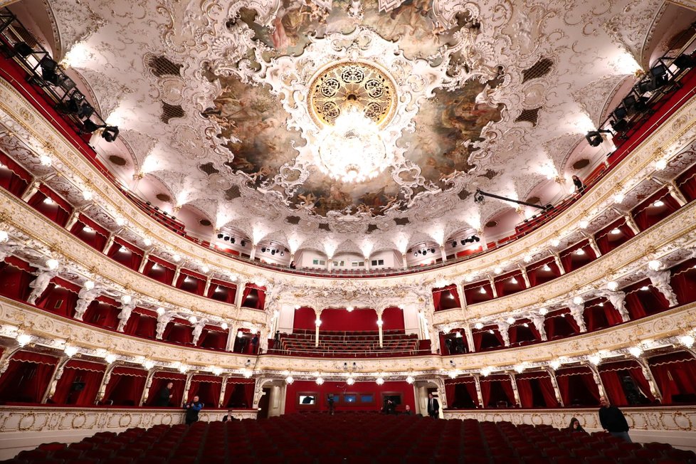 Budova Státní opery se otevřela po tříleté rekonstrukci (5.1.2020)