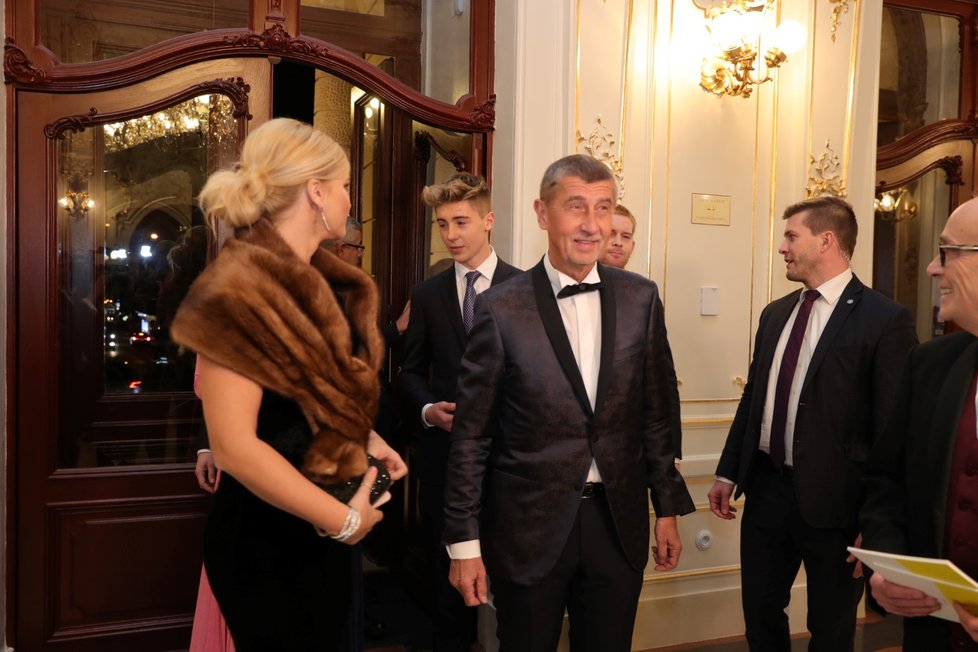 Premiér Andrej Babiš dorazil s celou rodinou.