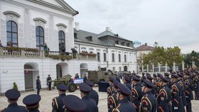 Státní pohřeb prvního slovenského prezidenta Michala Kováče. Český prezident Miloš Zeman dorazil se zpožděním.