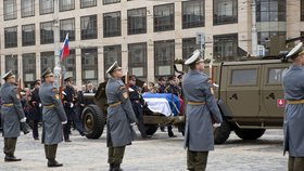 Státní pohřeb prvního slovenského prezidenta Michala Kováče. Český prezident Miloš Zeman dorazil se zpožděním.