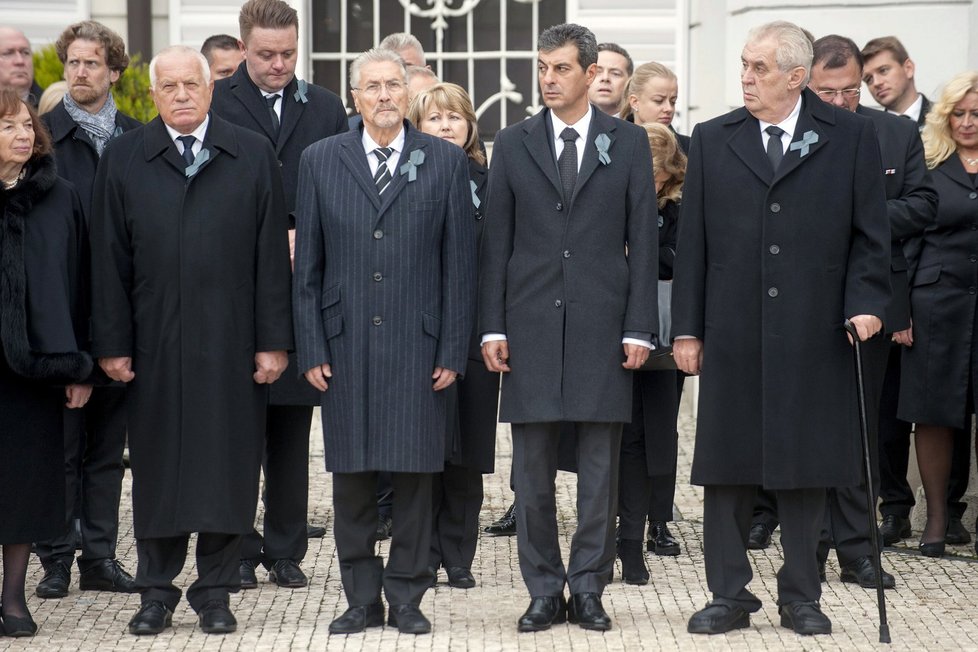 Státní pohřeb prvního slovenského prezidenta Michala Kováče. Český prezident Miloš Zeman dorazil se zpožděním.