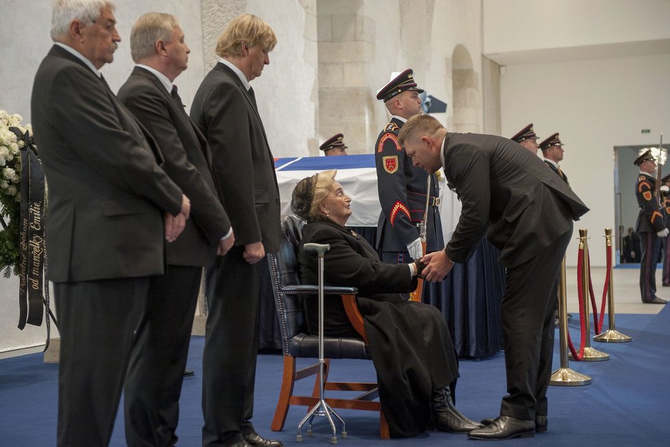 Státní pohřeb prvního slovenského prezidenta Michala Kováče. Český prezident Miloš Zeman dorazil se zpožděním.