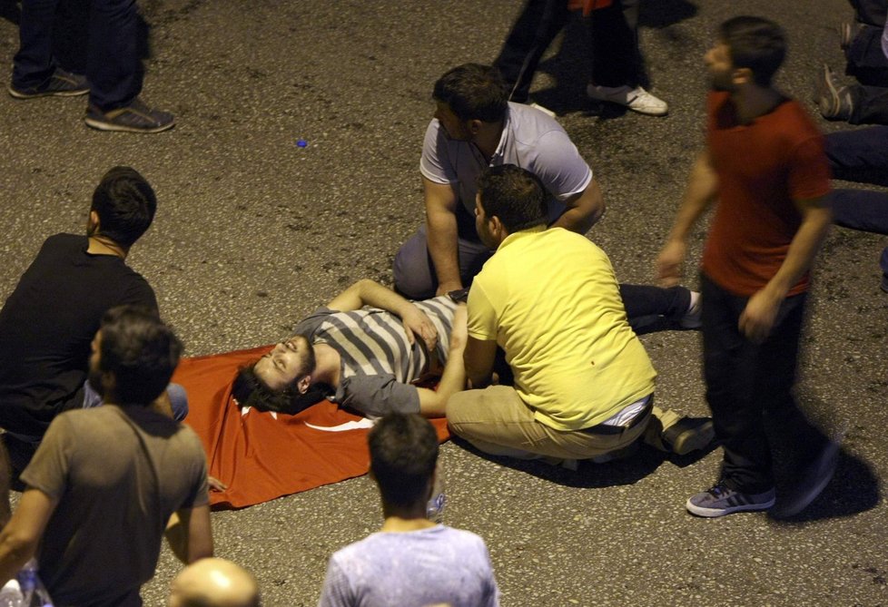 Pokus o státní převrat v Turecku stál život desítky lidí!