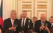 Miloš Zeman a Václav Klaus na recepci ve Španělském sále po předávání státních vyznamenání