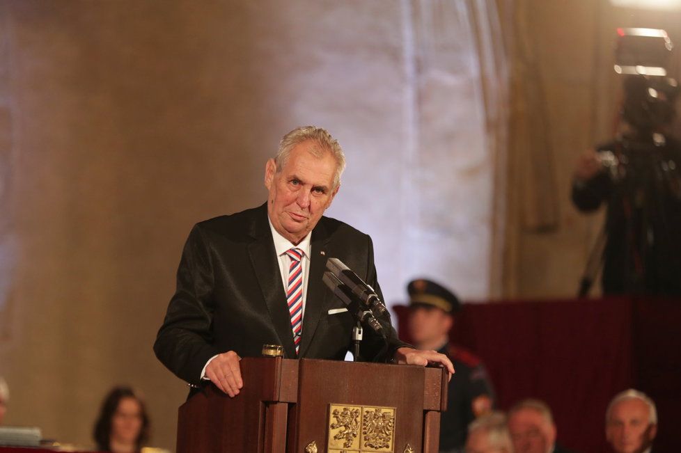 Prezident Miloš Zeman během posledního předávání státních vyznamenání