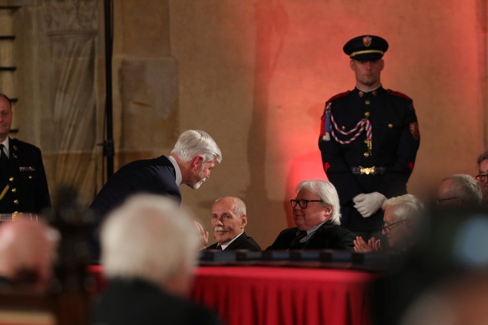 Předávání státních vyznamenání: Bedřich Moldan a Vladimír Mišík (28.10.2023) Předávání státních vyznamenání: Bedřich Moldan a Vladimír Mišík (28.10.2023)