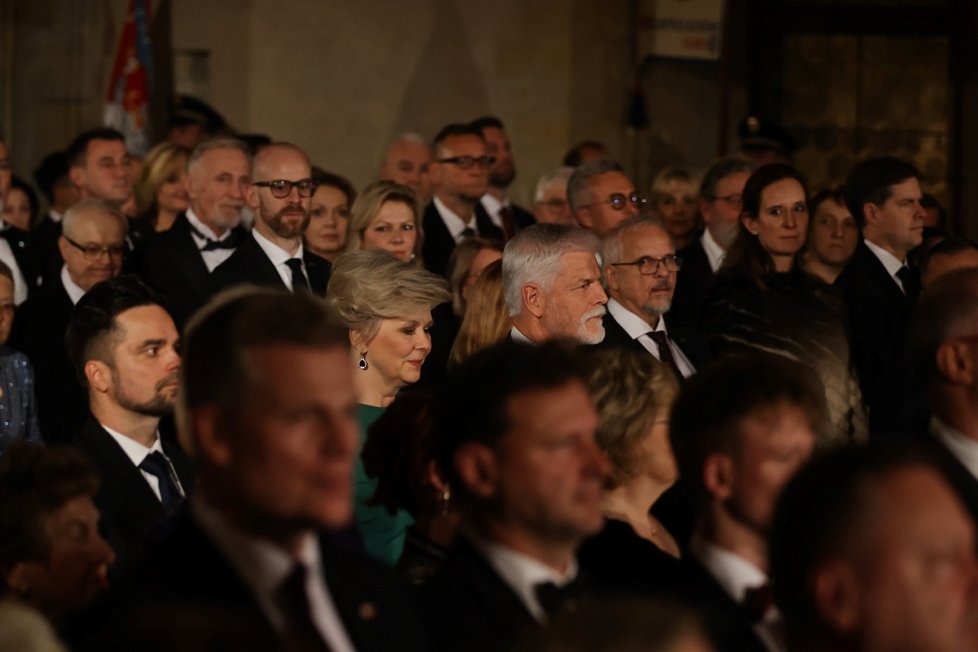 Předávání státních vyznamenání 2025: Petr Pavel vedle manželky Evy (28.10.2025) Předávání státních vyznamenání 2025: Petr Pavel vedle manželky Evy (28.10.2025)