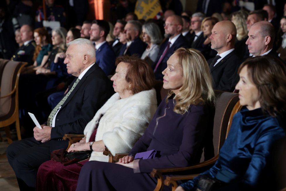 Předávání státních vyznamenání 2025: Václav Klaus s manželkou Lydií a Dagmar Havlová (28.10.2025) Předávání státních vyznamenání 2025: Václav Klaus s manželkou Lydií a Dagmar Havlová (28.10.2025)