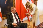 Ivanka Trumpová dostala od prezidenta Miloše Zemana dárek k narozeninám - náušnice od českého výrobce.