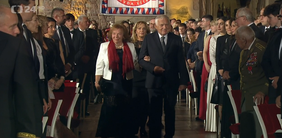 Předávání státních vyznamenání: Václav Klaus s manželkou