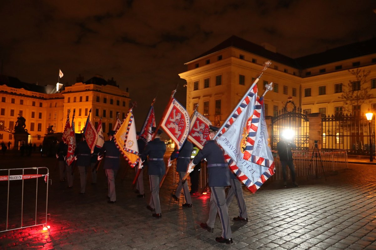 Udílení státních vyznamenání: Hradní stráž.