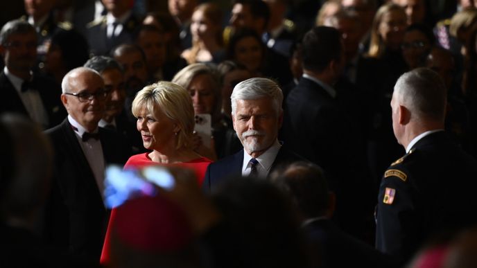 Státní vyznamenání 2023: Prezident Petr Pavel s manželkou Evou.