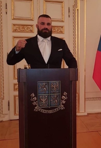 Recepce po předávání státních vyznamenání 2019: Čestný host a MMA bojovník Karlos Vémola