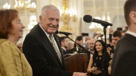 Recepce po udílení státních vyznamenání 2019: Václav Klaus s manželkou Livií