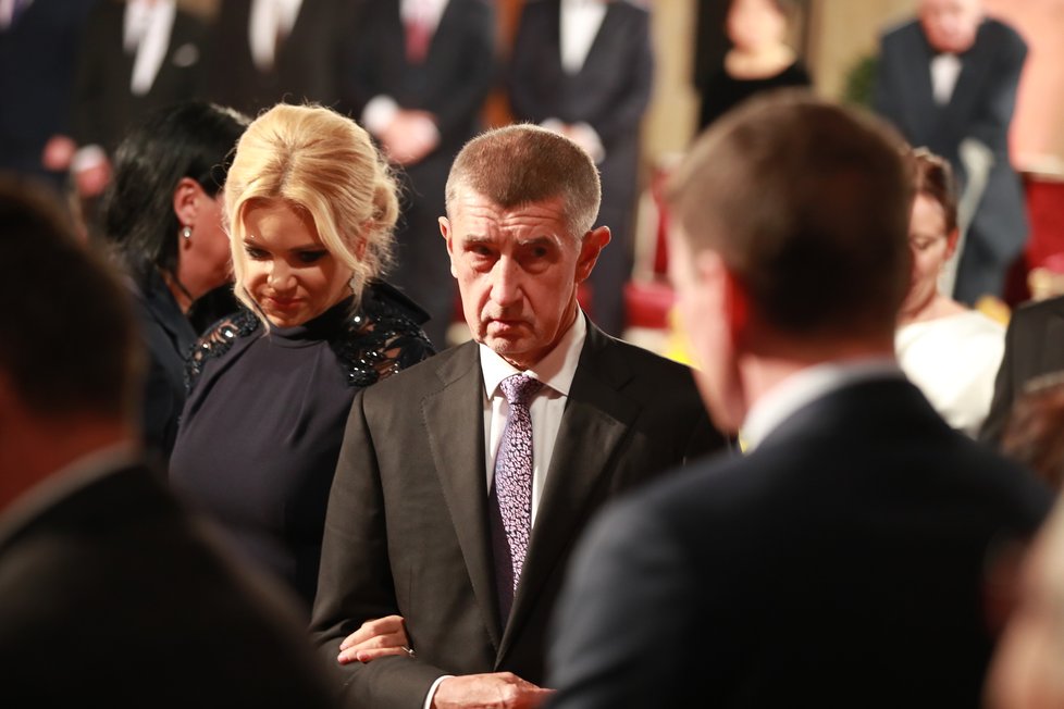 Monika Babišová s manželem - premiérem Andrejem Babišem - na Hradě během předávání státních vyznamenání 2019 (28.10.2019)