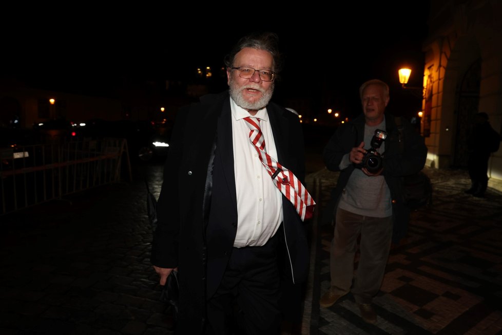 Příchody na předávání státních vyznamenání: Alexandr Vondra (ODS)(28.10.2025) Příchody na předávání státních vyznamenání: Alexandr Vondra (ODS)(28.10.2025)