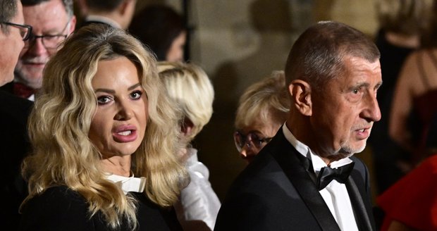 Babiš s Monikou žijí odděleně, ale... Po dovolené v Dubaji ruku v ruce na Hradě. Jak to spolu mají?