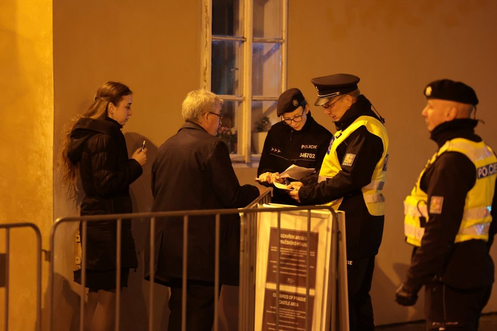 Příchody na předávání státních vyznamenání: Marek Benda (ODS) (28.10.2025) Příchody na předávání státních vyznamenání: Marek Benda (ODS) (28.10.2025)