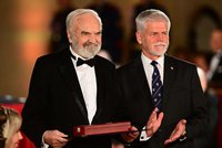 Top momenty vyznamenání: Šťastný Svěrák a metál pro Drábovou. Překvapená Geislerová i ocenění sportovci