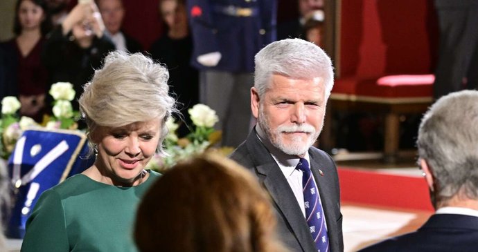Předávání státních vyznamenání: Prezident Petr Pavel a Eva Pavlová